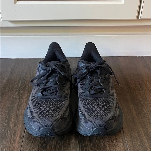 Like NEW! HOKA CLIFTON 9 SNEAKERS - Picture 7 of 10